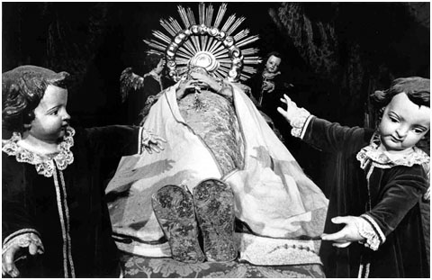 El Llit de la Mare de D&eacute;u a la capella de l'Esperan&ccedil;a de la Catedral. Detall. 1990