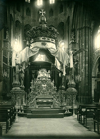 Llit de la Mare de D&eacute;u a la catedral de Girona. Ca. 1930