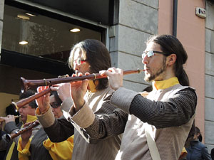 Cercavila pel barri del Mercadal amb gegants, capgrossos i bastoners