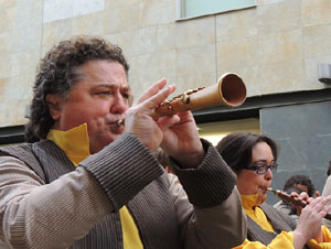Cercavila pel barri del Mercadal amb gegants, capgrossos i bastoners