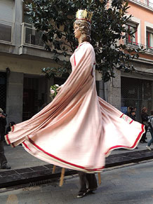 Cercavila pel barri del Mercadal amb gegants, capgrossos i bastoners