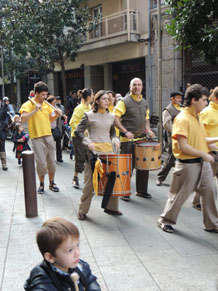 Cercavila pel barri del Mercadal amb gegants, capgrossos i bastoners