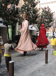 Cercavila pel barri del Mercadal amb gegants, capgrossos i bastoners
