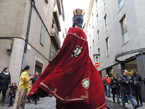 Cercavila pel barri del Mercadal amb gegants, capgrossos i bastoners