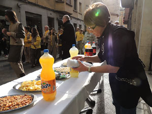 Cercavila pel barri del Mercadal amb gegants, capgrossos i bastoners