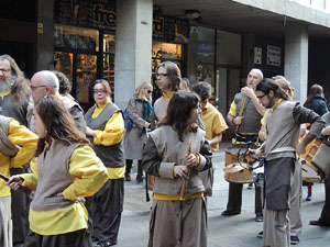 Cercavila pel barri del Mercadal amb gegants, capgrossos i bastoners