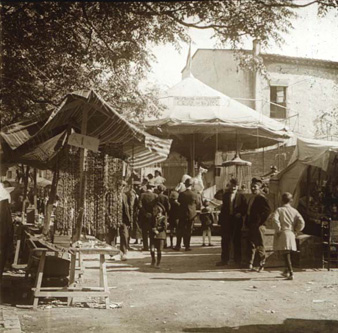 Fires i festes de Sant Narcís. Diferents parades i atraccions situades a la Plaça de Sant Agustí