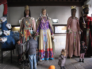 Els gegants a l'Ajuntament