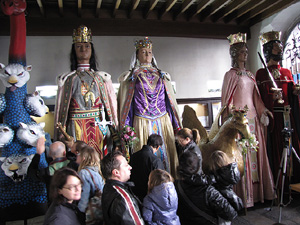 Els gegants a l'Ajuntament