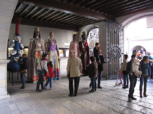 Els gegants a l'Ajuntament