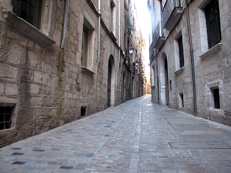 El carrer de la Força des de la placeta del Correu Vell