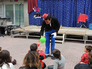 Espectacle de pallassos al Mercadal