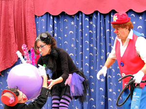 Espectacle de pallassos al Mercadal