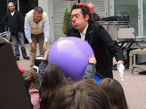 Espectacle de pallassos al Mercadal