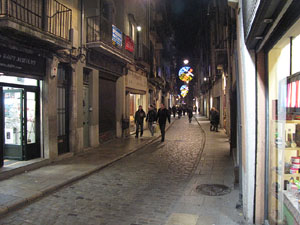 Nit de compres al carrer Ballesteries.