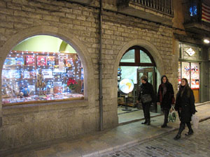 Nit de compres al carrer Ballesteries.