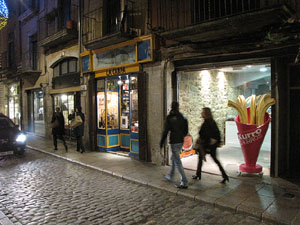 Nit de compres al carrer Ballesteries.