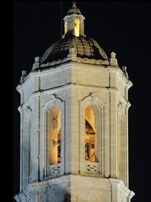 El Barri Vell de Nit. El campanar de la Catedral