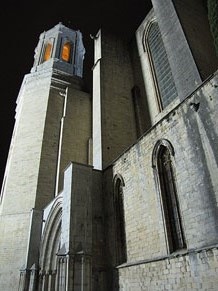 El Barri Vell de Nit. La Catedral des de la porta dels Apòstols