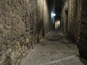 El Barri Vell de Nit. El carrer de l'Escola Pia