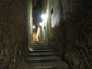 El Barri Vell de Nit. El carrer de l'Escola Pia