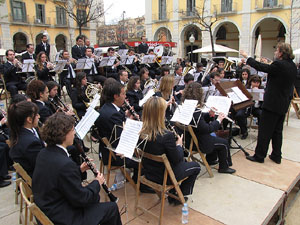 Concert de la banda La Lira a la plaça de la Independència