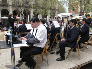 Concert de la banda La Lira a la plaça de la Independència