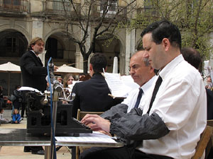 Concert de la banda La Lira a la plaça de la Independència