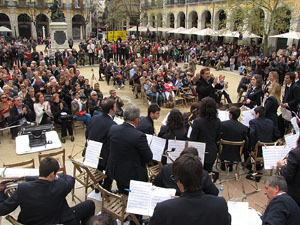 Concert de la banda La Lira a la plaça de la Independència