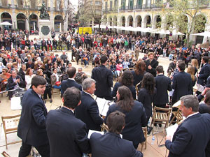 Concert de la banda La Lira a la plaça de la Independència