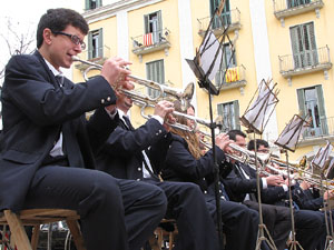 Concert de la banda La Lira a la plaça de la Independència
