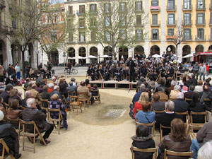 Concert de la banda La Lira a la plaça de la Independència