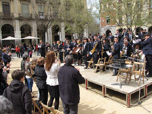 Concert de la banda La Lira a la plaça de la Independència