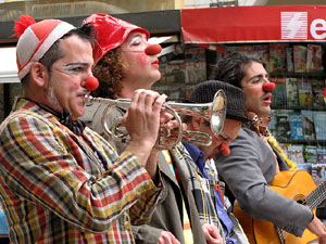 Espectacle de circ a c&agrave;rrec de MABSUTINS