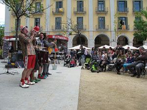 Espectacle de circ a c&agrave;rrec de MABSUTINS