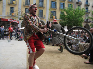 Espectacle de circ a c&agrave;rrec de MABSUTINS