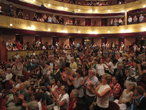 FITAG Fira Internacional de Teatre Amateur de Girona. Espectacle inaugural amb Cràdula Teatre, de Cassà de la Selva