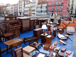 Descarregada de Brocanters i Antiquaris al pont de Pedra