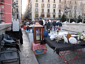 Descarregada de Brocanters i Antiquaris al pont de Pedra