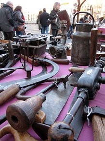 Descarregada de Brocanters i Antiquaris al pont de Pedra