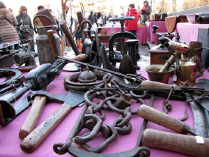 Descarregada de Brocanters i Antiquaris al pont de Pedra