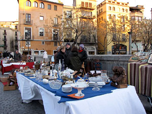 Descarregada de Brocanters i Antiquaris al pont de Pedra