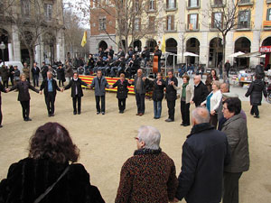 Sardanes a la plaça de la Independència