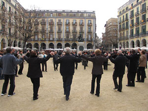 Sardanes a la plaça de la Independència