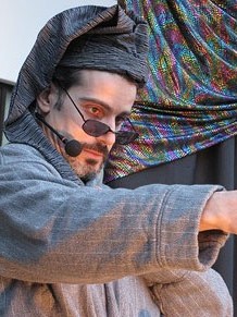 Espectacle de M&agrave;gia a la pla&ccedil;a Josep Pla