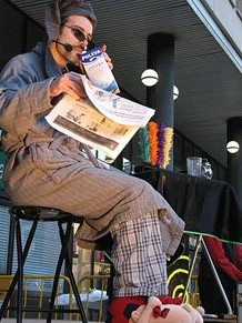 Espectacle de M&agrave;gia a la pla&ccedil;a Josep Pla