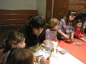 Taller de mosaic rom&agrave; al Museu d'Hist&ograve;ria de la Ciutat