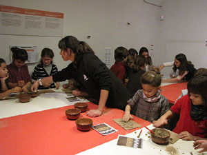 Taller de mosaic rom&agrave; al Museu d'Hist&ograve;ria de la Ciutat