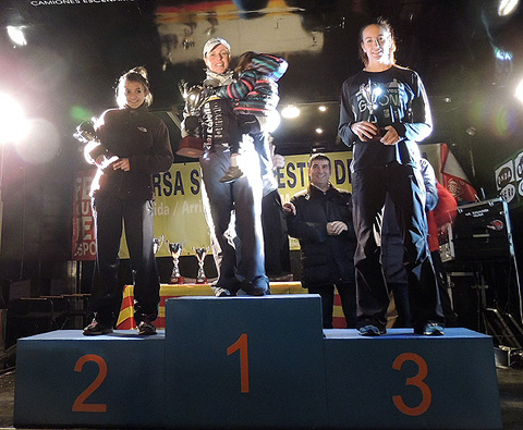 P&ograve;dium de les guanyadores categoria femenina. D'esquerra a dreta: Anna Qu&iacute;lez, Anna Rovira i Helena Adan