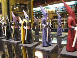 75&egrave; aniversari Associaci&oacute; de Jes&uacute;s Crucificat - Manaies de Girona. Aparadors amb Manaies